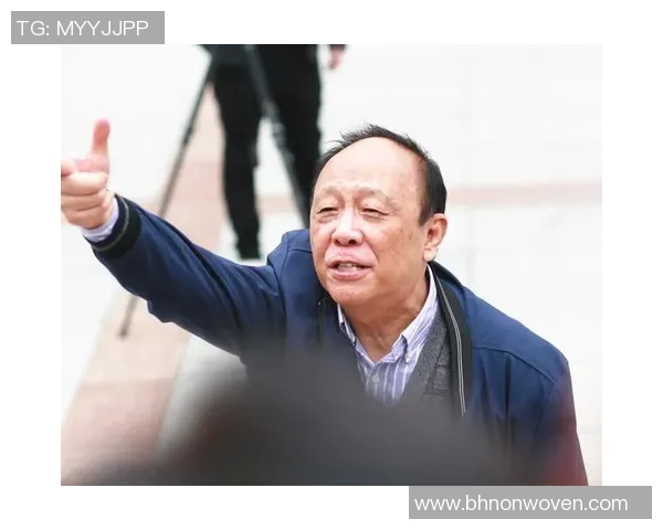 上海足球队的成长之路:从青涩起步到辉煌成就的纪实故事